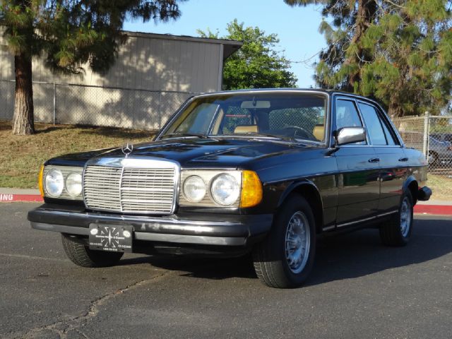 1980 Mercedes-Benz 300 2.0T Local Trade-in