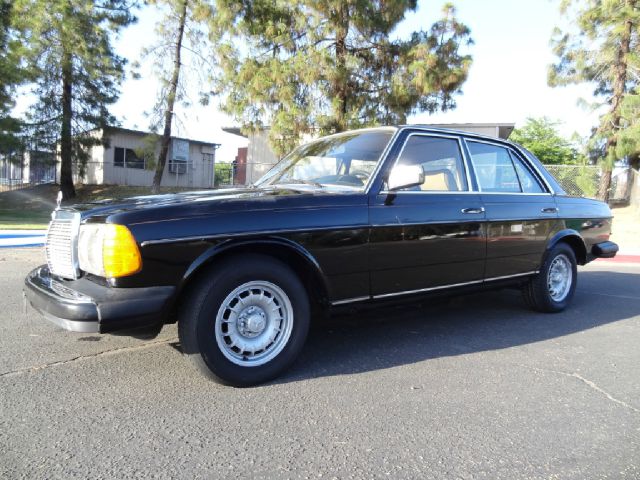 1980 Mercedes-Benz 300 2.0T Local Trade-in