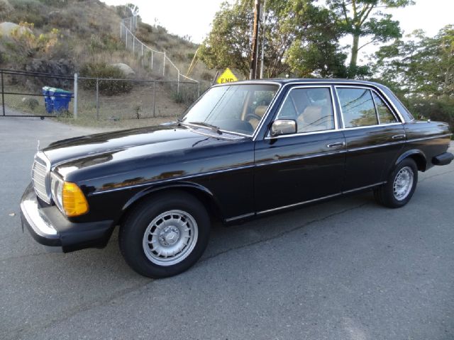 1980 Mercedes-Benz 300 2.0T Local Trade-in