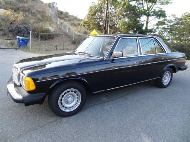 1980 Mercedes-Benz 300 2.0T Local Trade-in