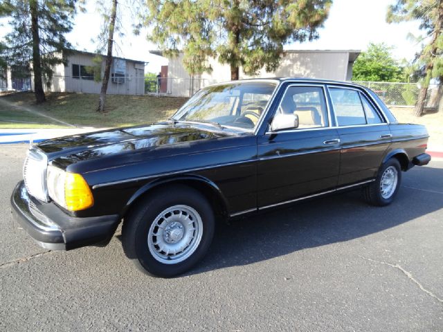 1980 Mercedes-Benz 300 2.0T Local Trade-in