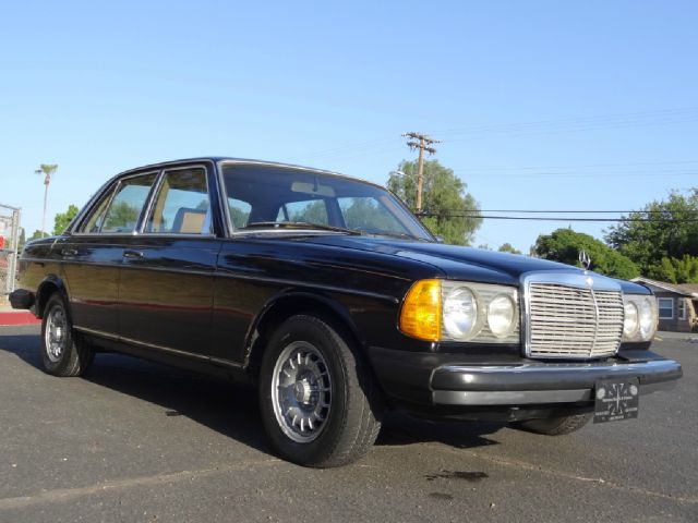 1980 Mercedes-Benz 300 2.0T Local Trade-in