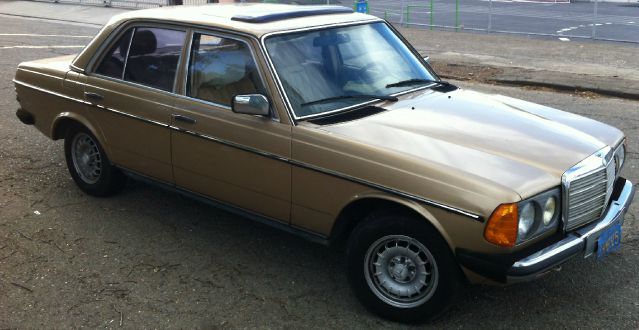 1982 Mercedes-Benz 300 4DR 2WD EX AT