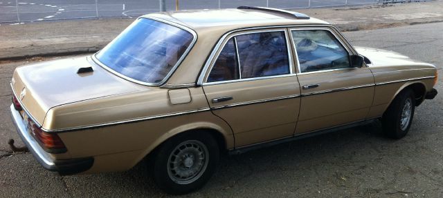 1982 Mercedes-Benz 300 4DR 2WD EX AT