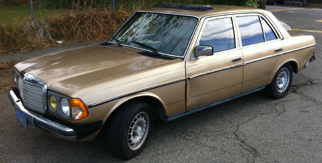 1982 Mercedes-Benz 300 4DR 2WD EX AT