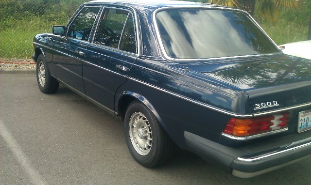 1984 Mercedes-Benz 300 GL I4 Manual