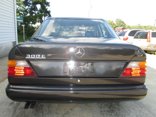 1988 Mercedes-Benz 300 Reg Cab 145 XLT 4WD