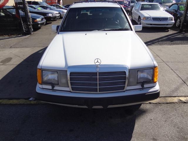 1990 Mercedes-Benz 300 SE I4