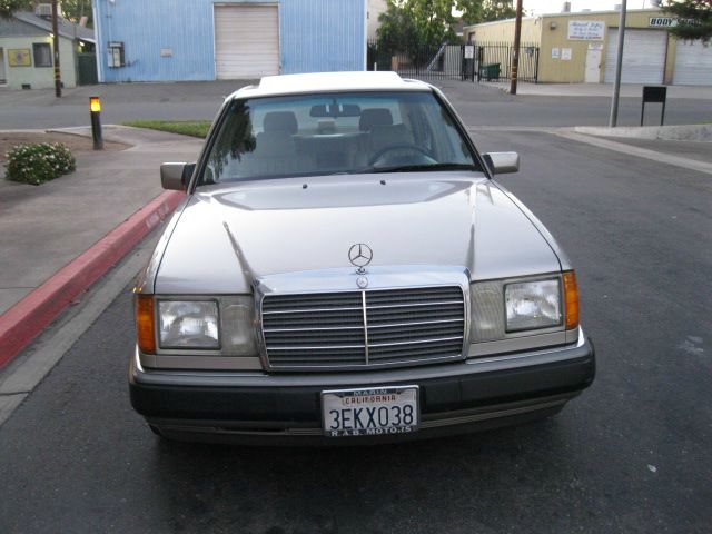 1993 Mercedes-Benz 300 XLT 4D Utility