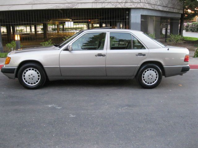 1993 Mercedes-Benz 300 XLT 4D Utility