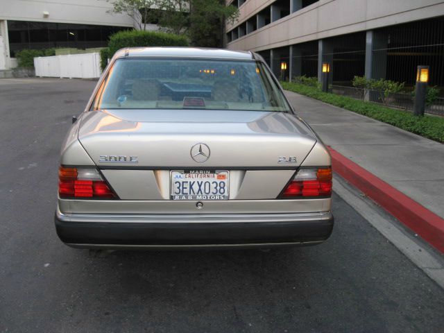 1993 Mercedes-Benz 300 XLT 4D Utility