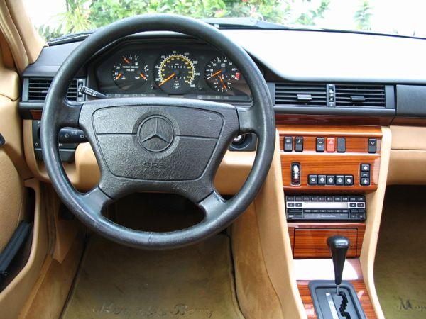 1993 Mercedes-Benz 300 337