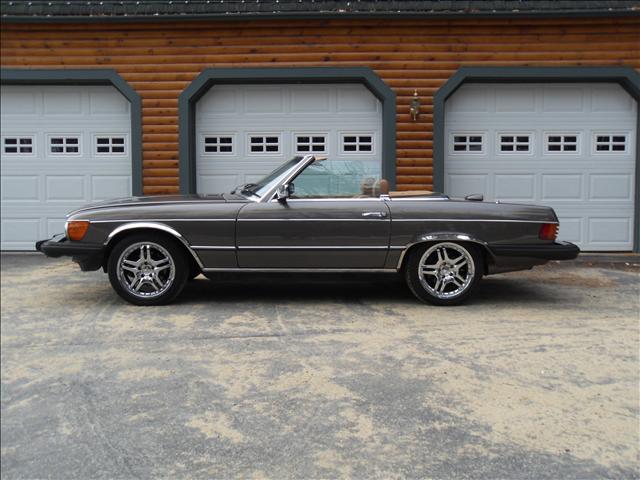 1982 Mercedes-Benz 380 2.7T Sedan 4D