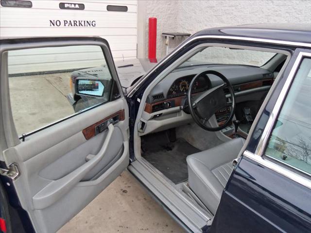 1987 Mercedes-Benz 560 2WD Reg Cab 120.5 Inch ST Truck