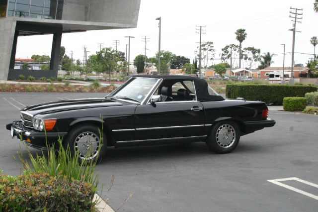 1989 Mercedes-Benz 560 4dr Auto 2.0T FWD