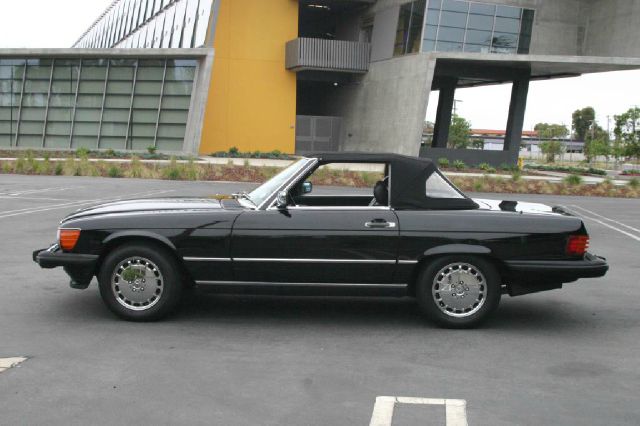 1989 Mercedes-Benz 560 4dr Auto 2.0T FWD