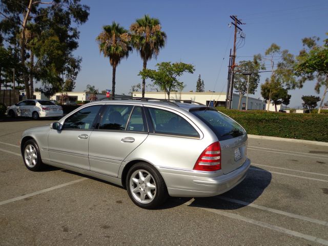 2002 Mercedes-Benz C-Class Series 4