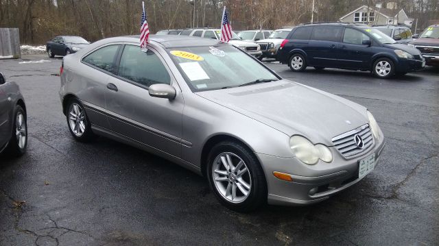 2003 Mercedes-Benz C-Class 2WD Ext Cab 125.9 SL