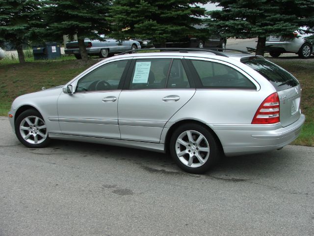 2005 Mercedes-Benz C-Class 3.2 TL - Extra Sharp