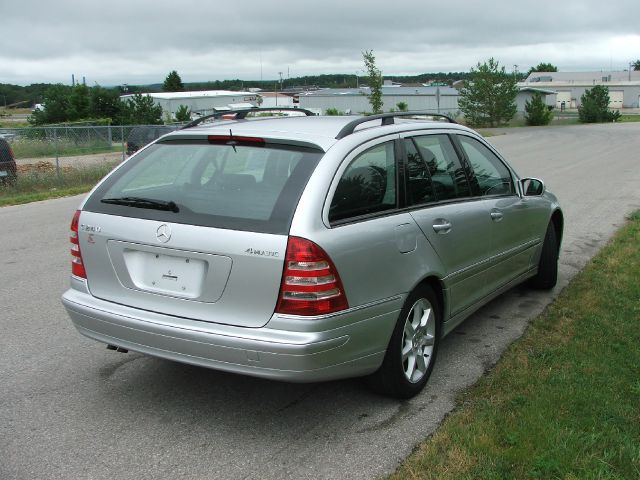 2005 Mercedes-Benz C-Class 3.2 TL - Extra Sharp