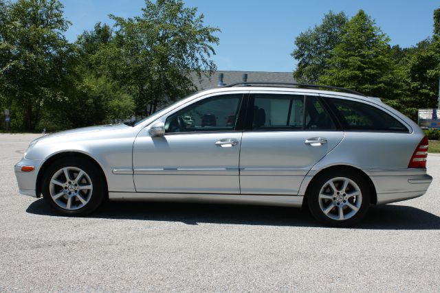 2005 Mercedes-Benz C-Class 3.2 TL - Extra Sharp