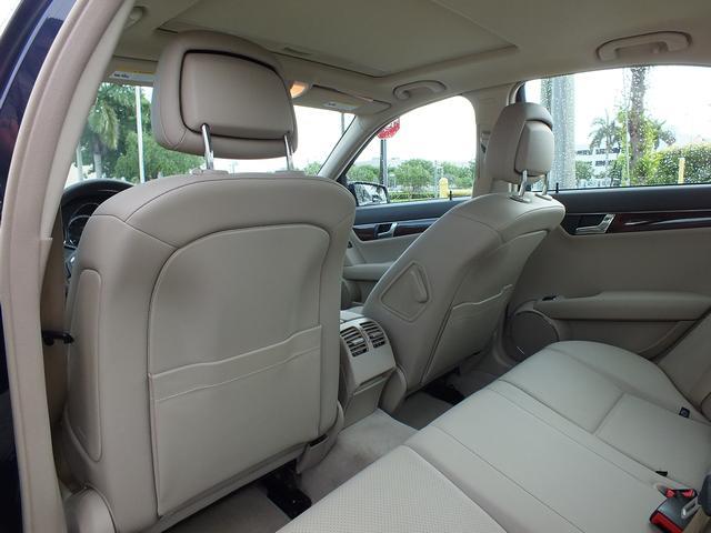 2010 Mercedes-Benz C-Class 4dr Sdn Manual (natl)