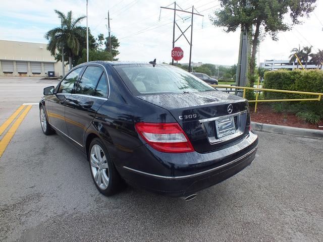 2010 Mercedes-Benz C-Class 4dr Sdn Manual (natl)