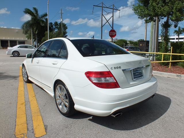 2011 Mercedes-Benz C-Class 4dr Sdn Manual (natl)