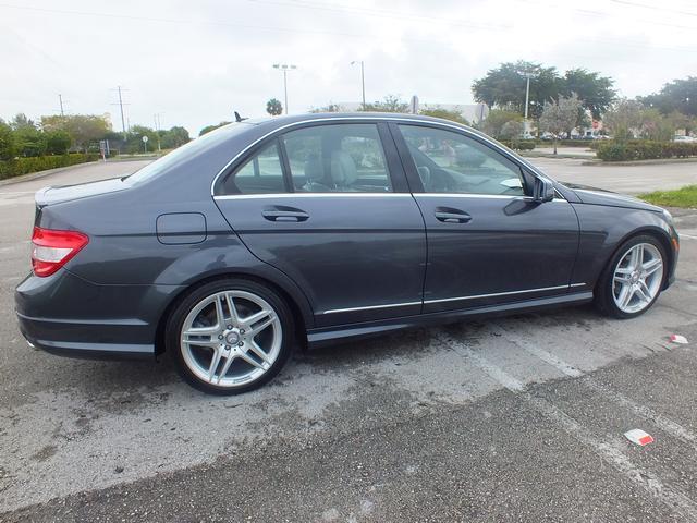 2011 Mercedes-Benz C-Class 4dr Sdn Manual (natl)