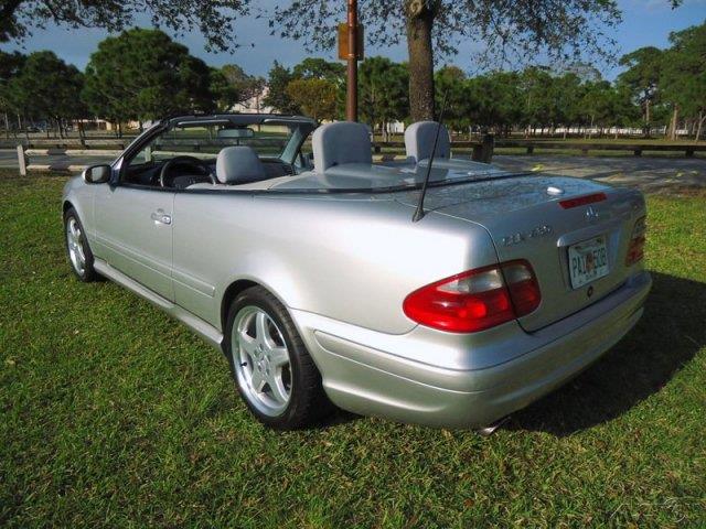 2002 Mercedes-Benz CLK-Class 330ci 2dr Convertible