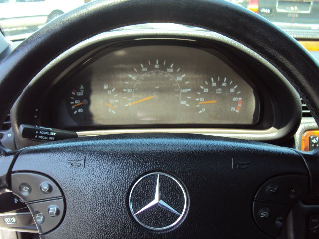 2002 Mercedes-Benz CLK-Class LT 1500 DVD W/monitorflex Fuel 4X4