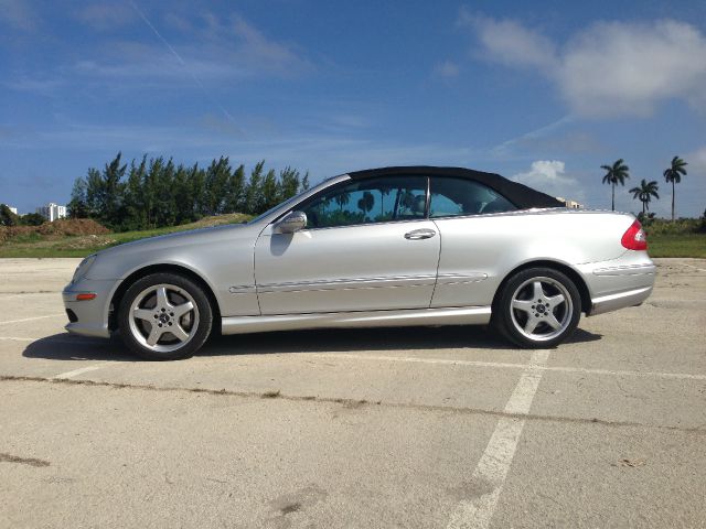 2004 Mercedes-Benz CLK-Class 3.0L Luxury W/moonroofleather