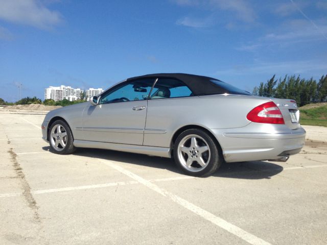 2004 Mercedes-Benz CLK-Class 3.0L Luxury W/moonroofleather