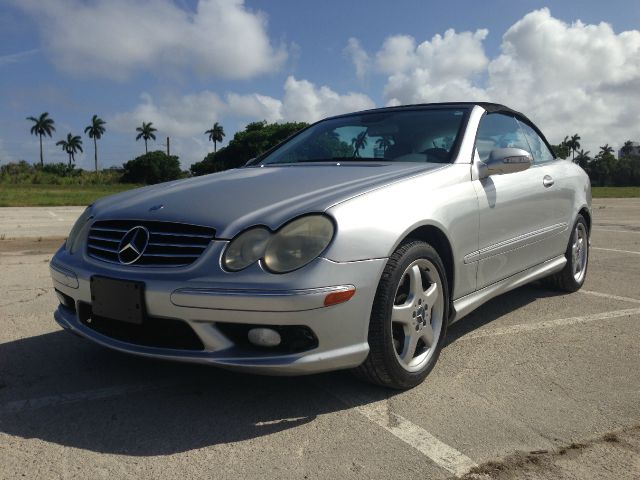 2004 Mercedes-Benz CLK-Class 3.0L Luxury W/moonroofleather