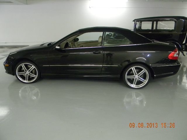 2004 Mercedes-Benz CLK-Class 3.0L Luxury W/moonroofleather