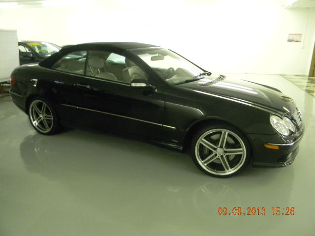 2004 Mercedes-Benz CLK-Class 3.0L Luxury W/moonroofleather