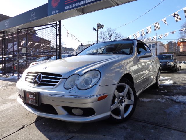 2005 Mercedes-Benz CLK-Class 3.0L Luxury W/moonroofleather