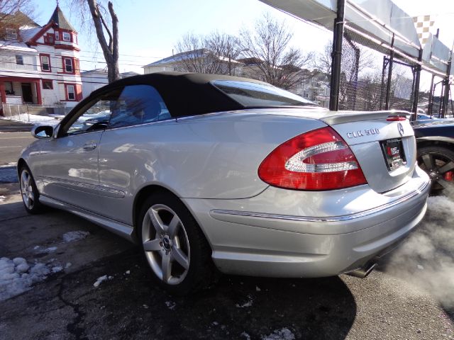 2005 Mercedes-Benz CLK-Class 3.0L Luxury W/moonroofleather