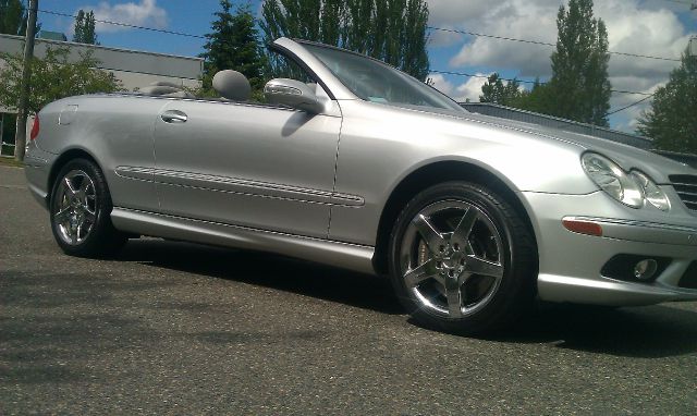 2005 Mercedes-Benz CLK-Class 3.0L Luxury W/moonroofleather