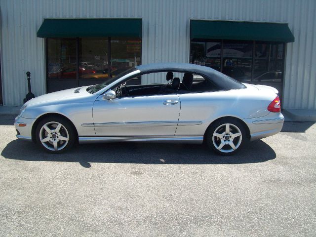 2005 Mercedes-Benz CLK-Class 3.0L Luxury W/moonroofleather