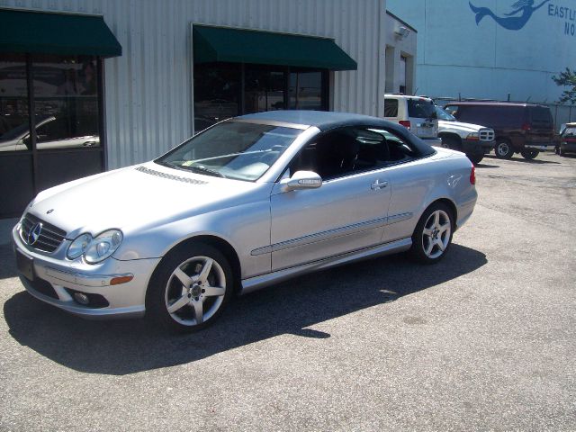 2005 Mercedes-Benz CLK-Class 3.0L Luxury W/moonroofleather