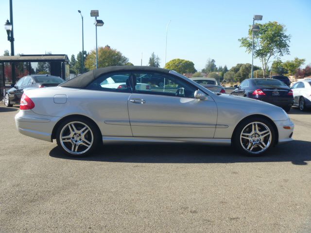 2005 Mercedes-Benz CLK-Class 3.0L Luxury W/moonroofleather