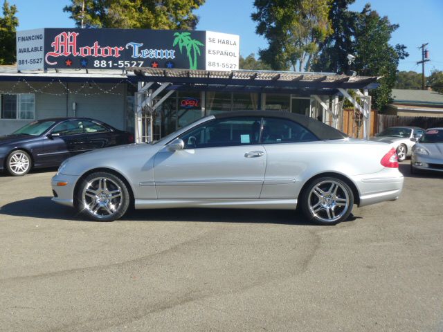 2005 Mercedes-Benz CLK-Class 3.0L Luxury W/moonroofleather