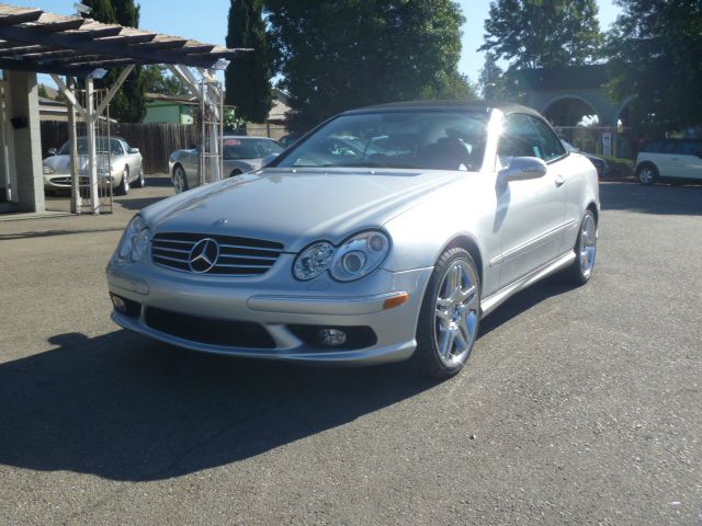 2005 Mercedes-Benz CLK-Class 3.0L Luxury W/moonroofleather