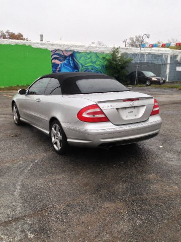 2005 Mercedes-Benz CLK-Class Clean Carfax ONE Owner