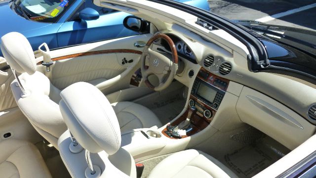 2006 Mercedes-Benz CLK-Class 3.0L Luxury W/moonroofleather