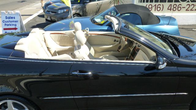 2006 Mercedes-Benz CLK-Class 3.0L Luxury W/moonroofleather