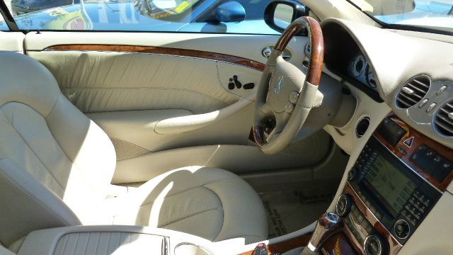 2006 Mercedes-Benz CLK-Class 3.0L Luxury W/moonroofleather