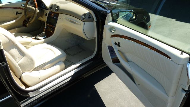 2006 Mercedes-Benz CLK-Class 3.0L Luxury W/moonroofleather