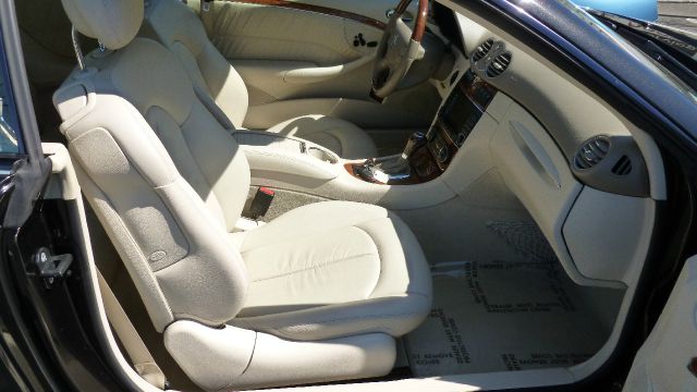 2006 Mercedes-Benz CLK-Class 3.0L Luxury W/moonroofleather